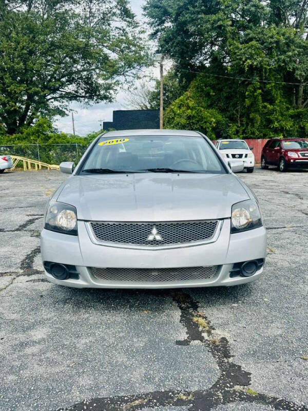 2010 Mitsubishi Galant FE's photo