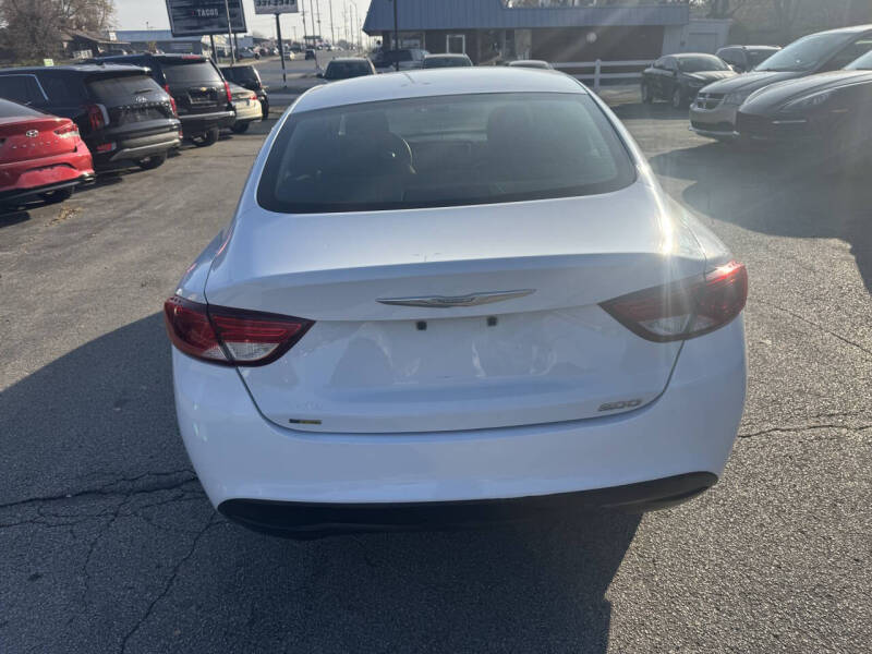 2016 Chrysler 200 LX