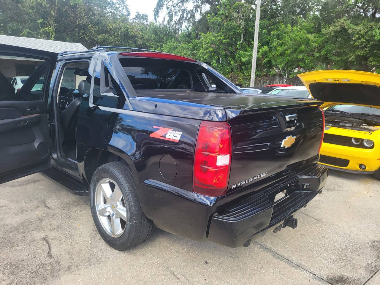 2012 Chevrolet Avalanche for sale at FAMILY AUTO BROKERS in Longwood, FL