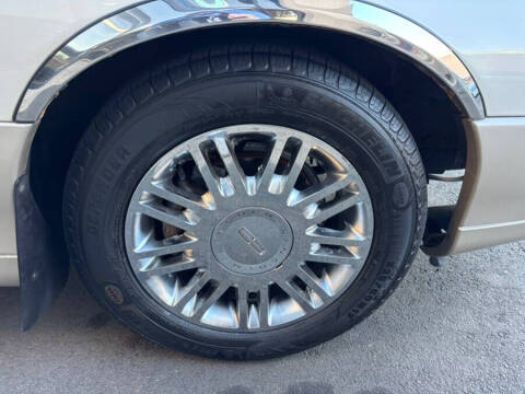 2007 Lincoln Town Car Signature Limited