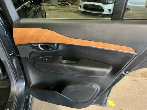 2021 Volvo XC90 T6 Momentum 7-Passenger