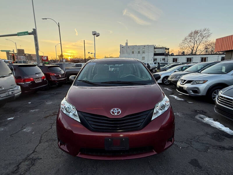 2011 Toyota Sienna Base 7-Passenger