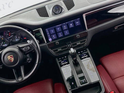 2023 Porsche Macan T