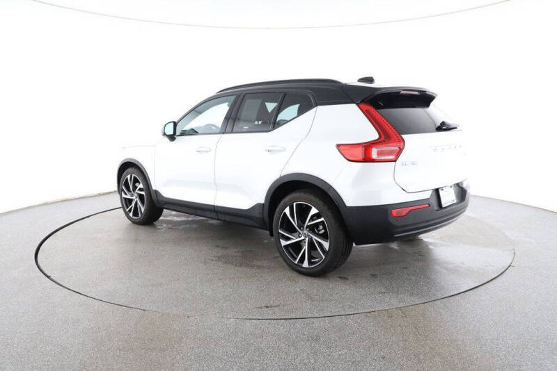 2022 Volvo XC40 T5 R-Design