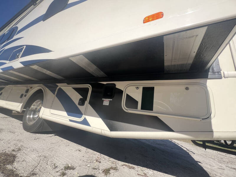 2021 Thor Motor Coach Hurricane