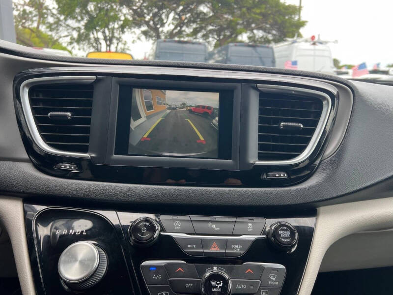 2020 Chrysler Pacifica Touring L