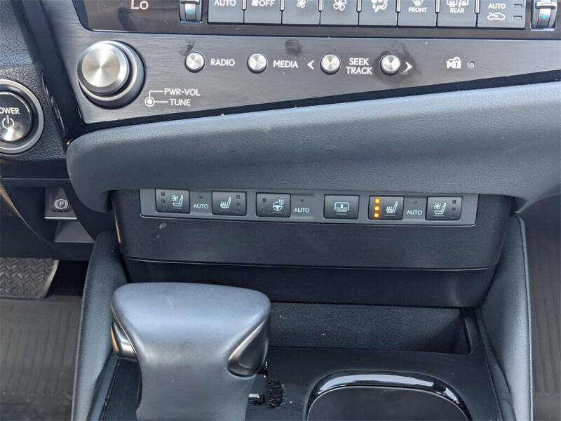 2024 Lexus ES 300h Luxury