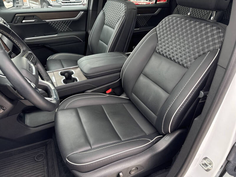 2024 GMC Acadia Denali