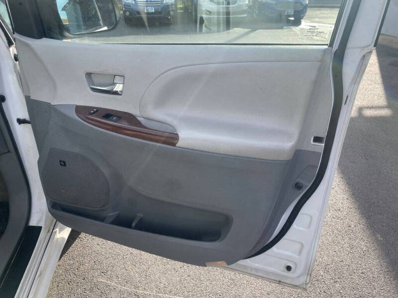 2012 Toyota Sienna XLE 7-Passenger