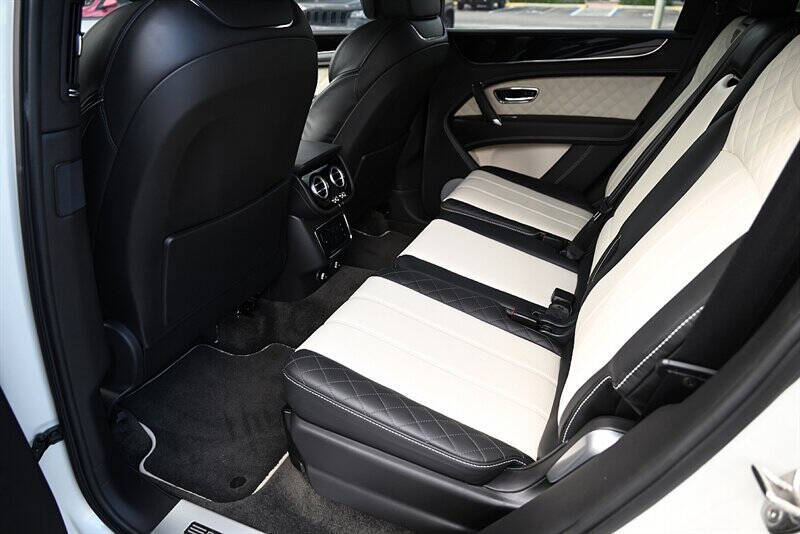 2019 Bentley Bentayga 13