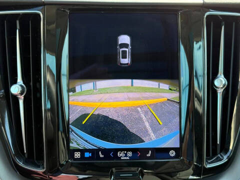 2022 Volvo XC60 B5 Momentum