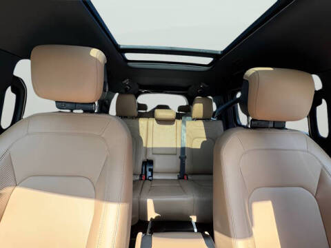 2025 Land Rover Defender 130 P400 X-Dynamic SE