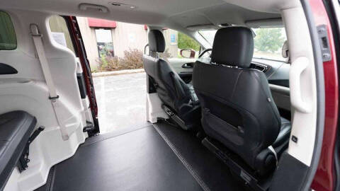 2017 Chrysler Pacifica Touring-L