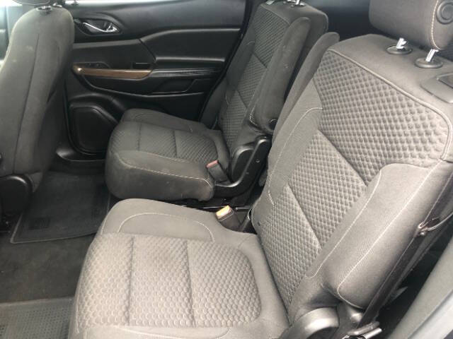 2017 GMC Acadia SLE-2