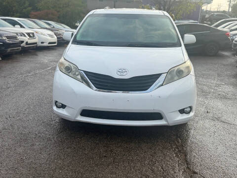 2013 Toyota Sienna XLE 8-Passenger