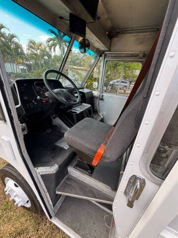 2004 Freightliner MT45 Chassis