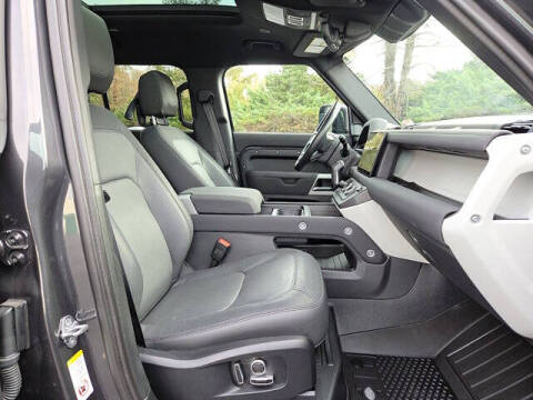 2023 Land Rover Defender 130 X-Dynamic SE