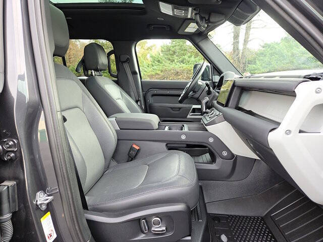 2023 Land Rover Defender 130 X-Dynamic SE