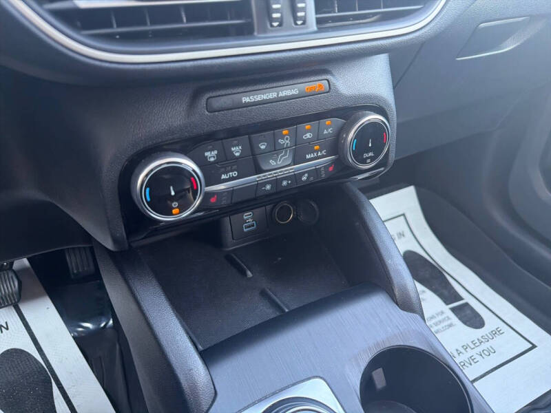 2022 Ford Escape SEL