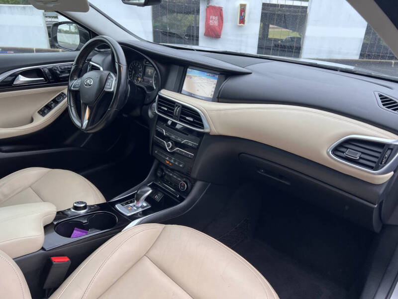 2018 Infiniti QX30 Premium