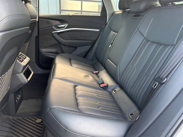 2019 Audi e-tron quattro Prestige