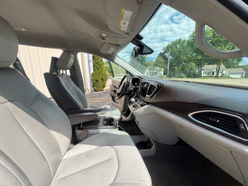 2017 Chrysler Pacifica Touring-L Plus