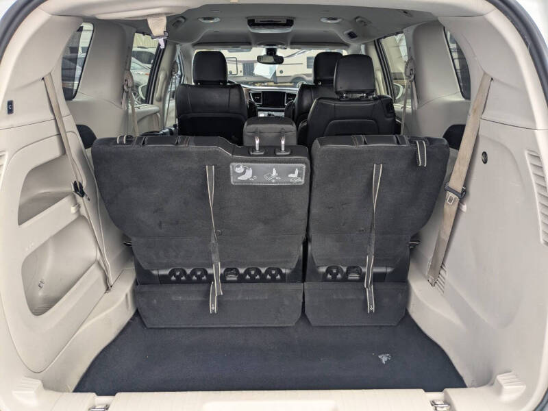 2017 Chrysler Pacifica Touring-L