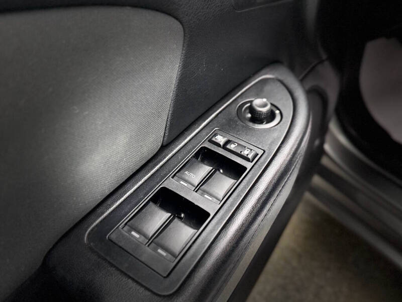 2012 Chrysler 200 LX