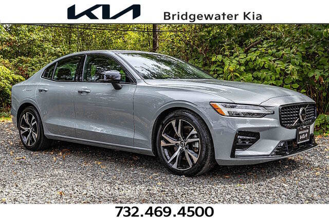 2024 Volvo S60 B5 Plus Dark Theme