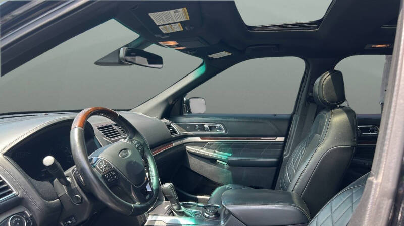 2017 Ford Explorer Platinum