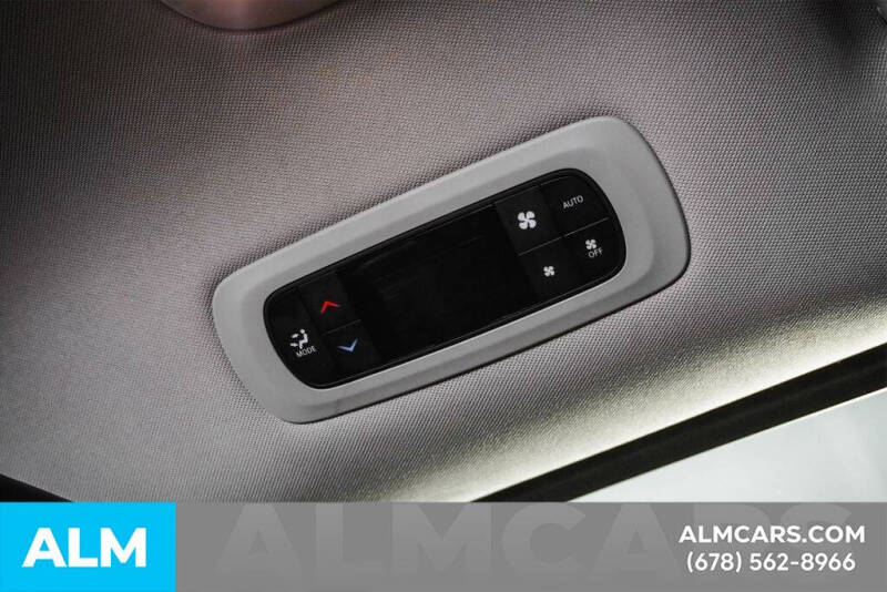 2024 Chrysler Pacifica Plug-In Hybrid Select