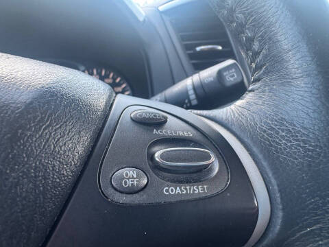 2017 Nissan Pathfinder SL