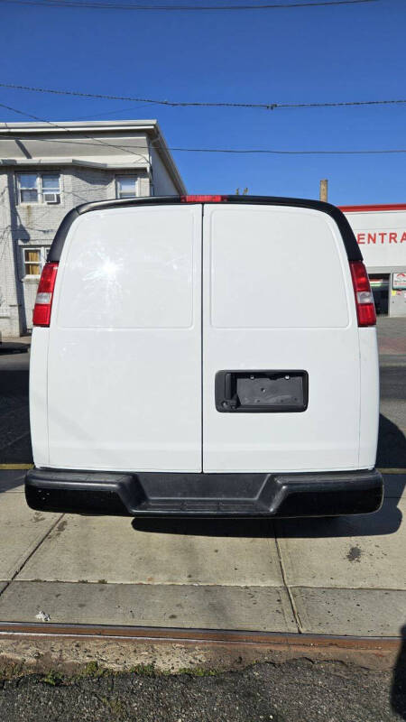 2021 Chevrolet Express 2500