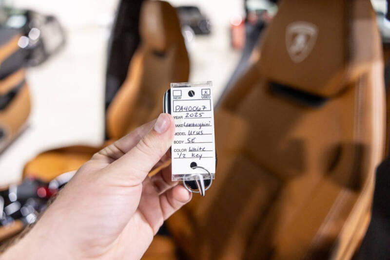 2025 Lamborghini Urus SE