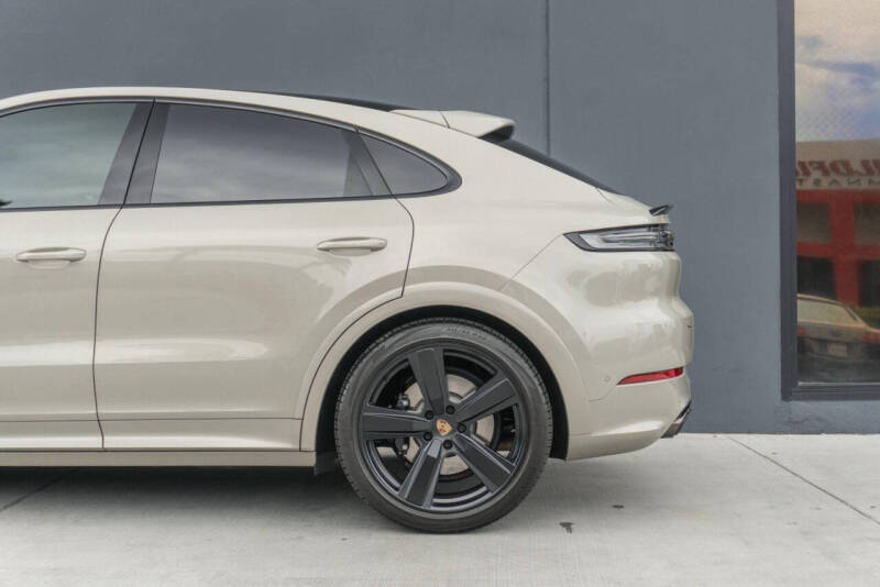 2025 Porsche Cayenne GTS Coupe