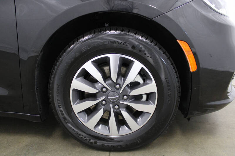 2024 Chrysler Pacifica Plug-In Hybrid Select