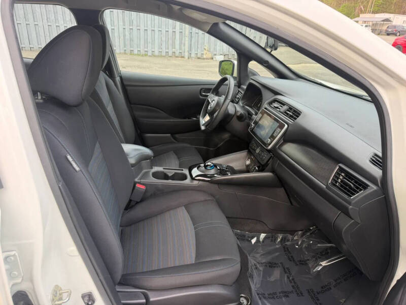 2022 Nissan LEAF SV