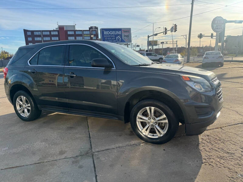 2017 Chevrolet Equinox LS photo 2