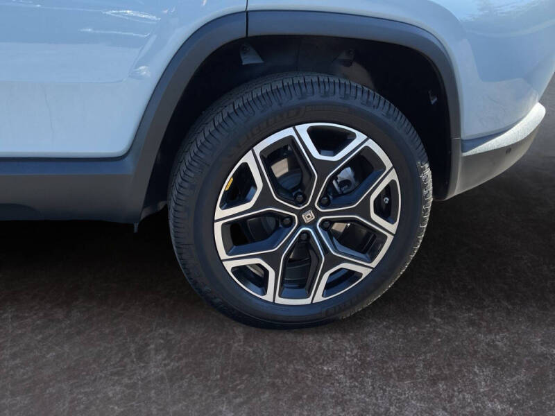 2025 Rivian R1S