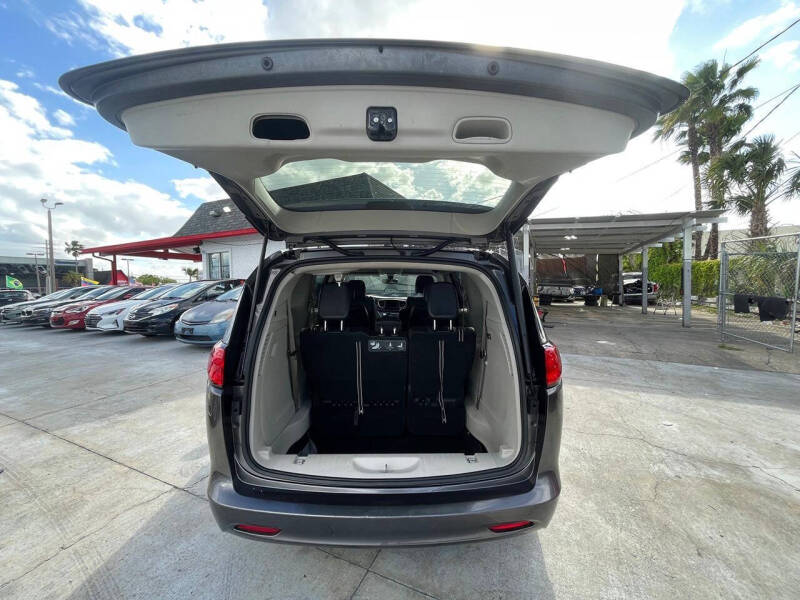 2020 Chrysler Voyager LXi