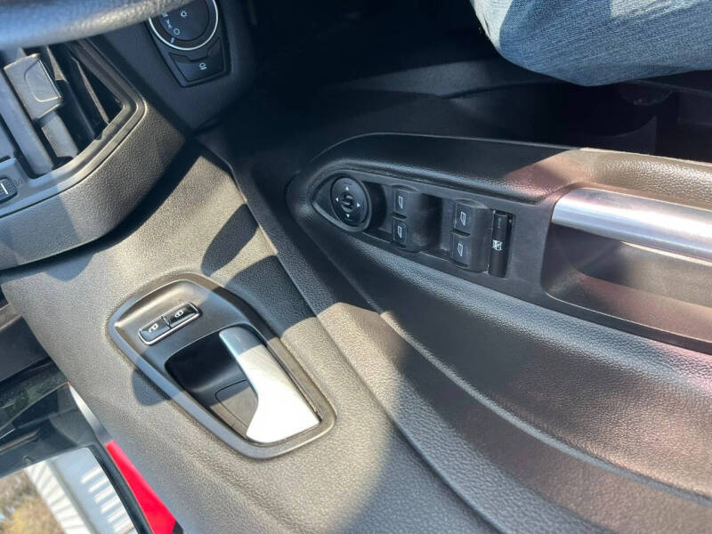 Image 5 of 2016 Ford Escape SE
