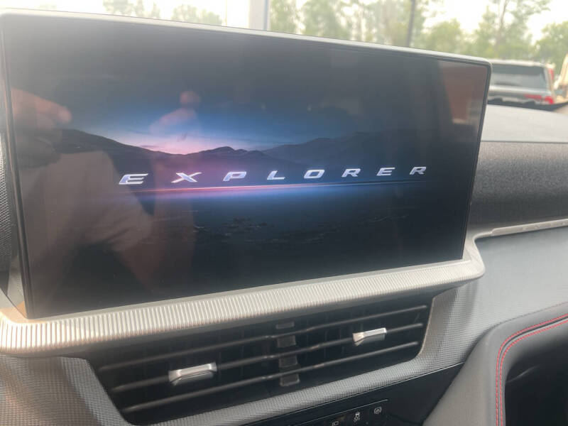 2025 Ford Explorer ST-Line