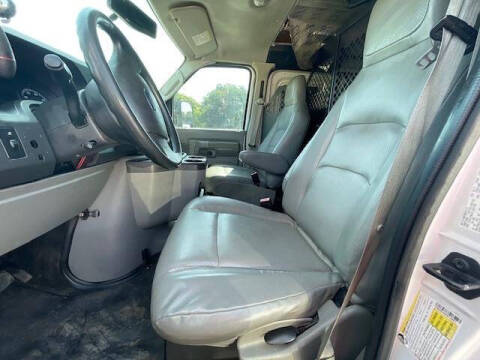 2014 Ford E-Series E-350 SD