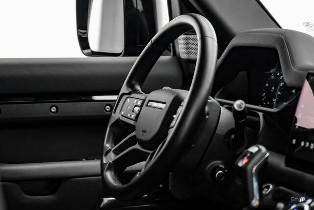 2024 Land Rover Defender 130 P400 X-Dynamic SE