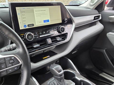 2023 Toyota Highlander Hybrid Platinum