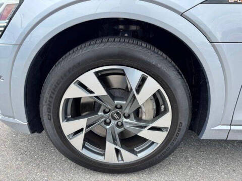 2022 Audi e-tron quattro Premium