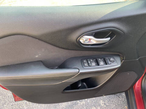 2016 Jeep Cherokee Sport