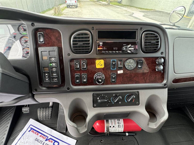2019 Freightliner M2 106