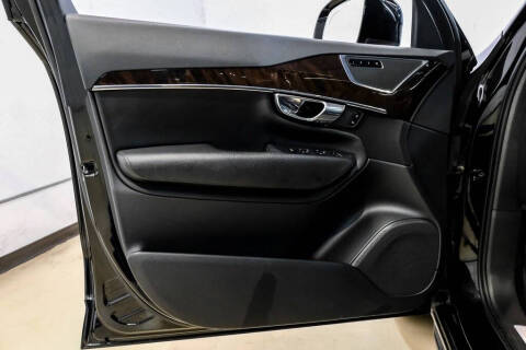 2017 Volvo XC90 T6 Momentum