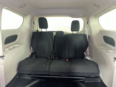 2024 Chrysler Voyager LX